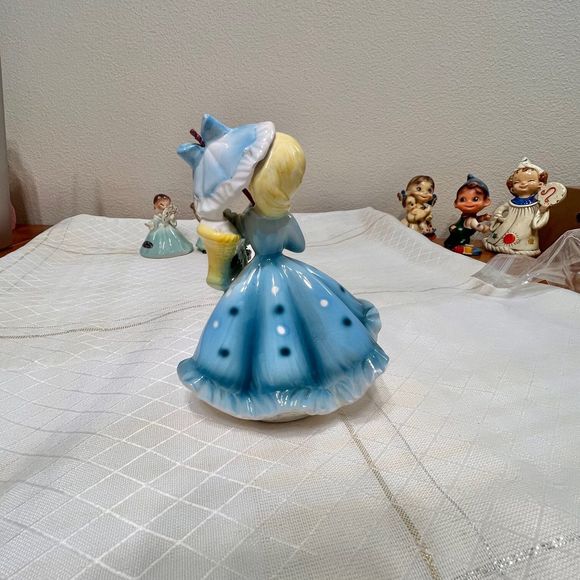 1960s Vintage Lefton #1868 Southern Belle Girl, Ceramic Porcelain Figurine - Picture 2 of 10